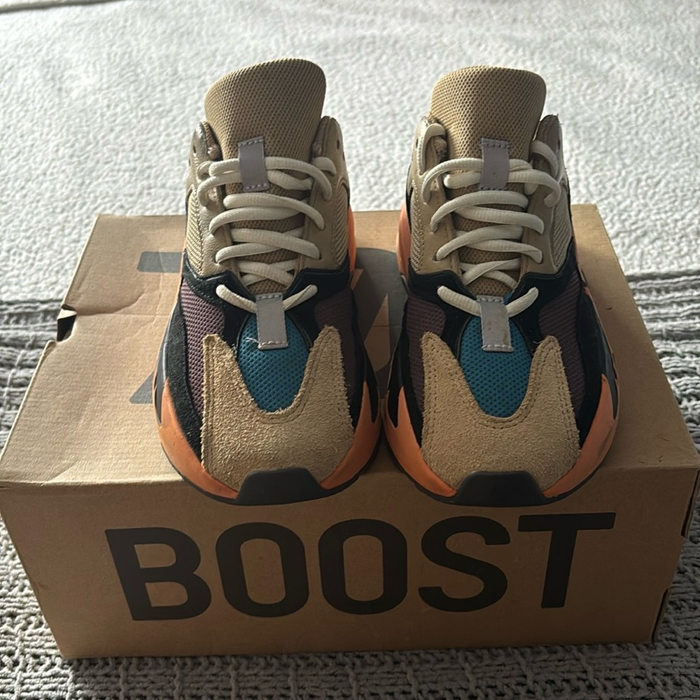 Yeezy boost 700